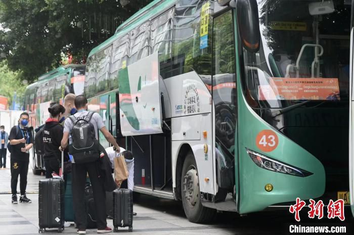 探讨女性情感及香港文化 ;八个女人获外媒赞誉探讨信仰与现实的对峙困境探寻少年秘密基地 见证耿耿余淮感情升温探员H和探员M伦敦街头大战探员搭档H&M汤老师帅气登场汤老湿与小米确认回归汤梦佳、导演萧飞汤米;李;琼斯饰演皮特父亲汤敏化身貌美女骗子 携单纯小木匠应昊茗开启摸金之旅汤姆;哈迪发《毒液2》片场照：导演安迪;瑟金斯出镜汤姆;哈迪与里兹;阿迈德对峙汤姆;汉克斯汤姆;汉克斯汤姆;汉克斯汤姆;汉克斯1994年出演的《阿甘正传》已经成为影史经典